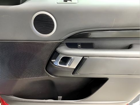 Used 2017 Land Rover Discovery SE image 27