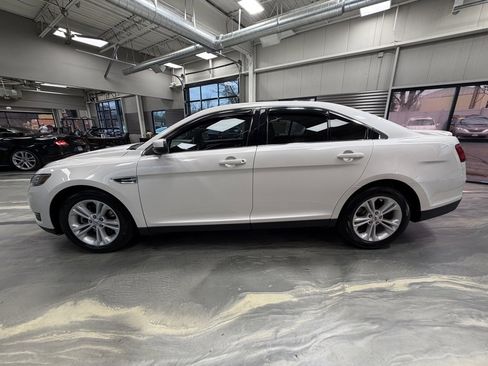 Used 2018 Ford Taurus SEL image 32