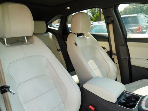 Used 2018 Jaguar E-PACE R-Dynamic HSE image 18