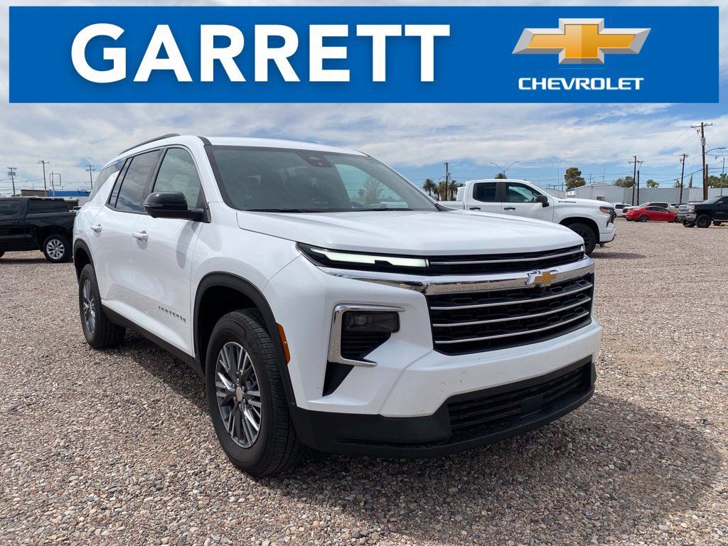 Used 2026 Chevrolet Traverse LT w/ Driver Confidence Package FWD image 1