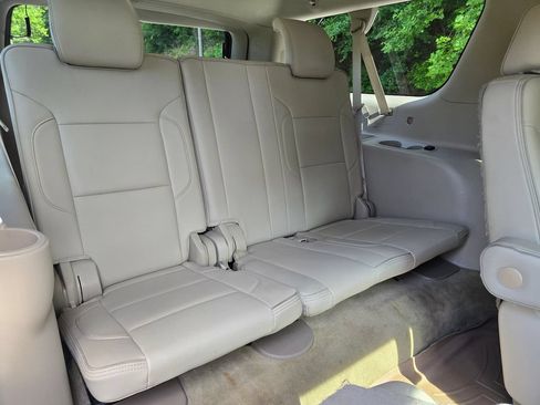 Used 2015 GMC Yukon XL Denali w/ Premium Package RWD image 24