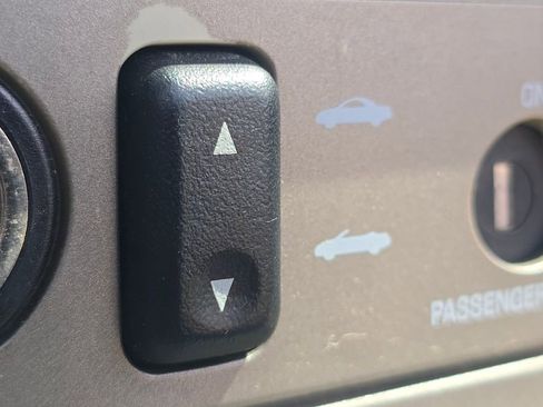 Used 2005 Ford Thunderbird RWD image 3