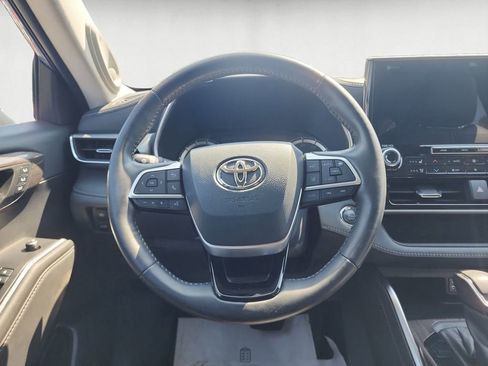 Used 2022 Toyota Highlander Platinum AWD/4WD image 13
