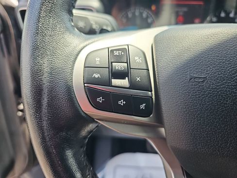 Used 2021 Ford Explorer XLT w/ Equipment Group 202A AWD/4WD image 17