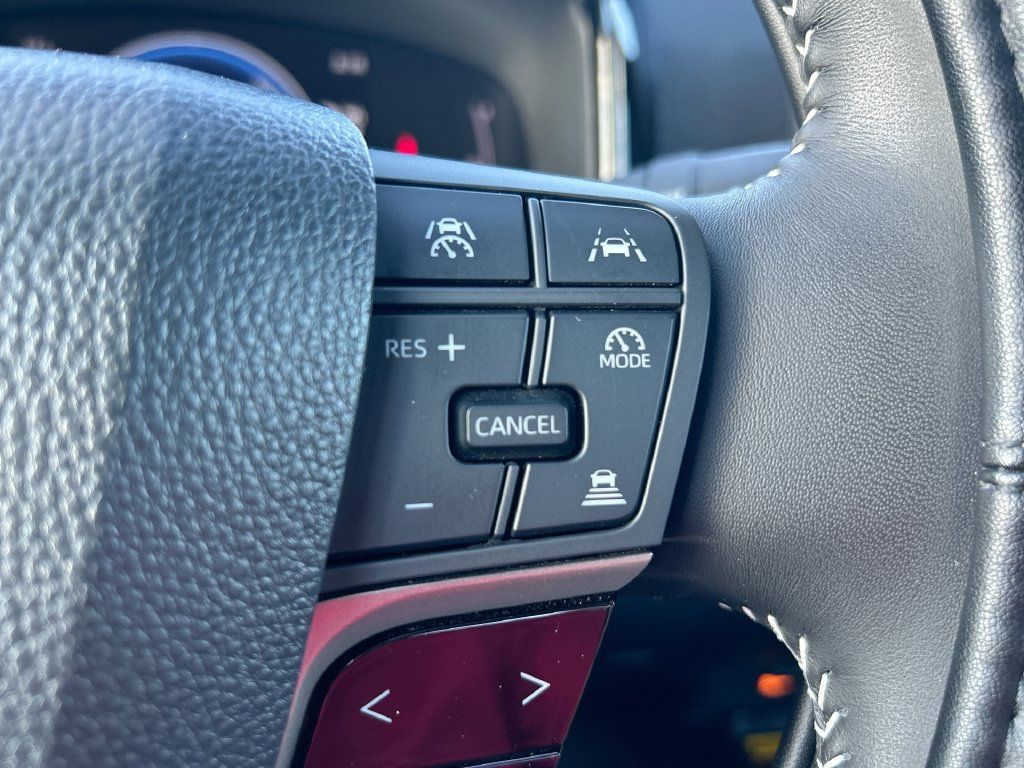 Used 2025 Toyota Camry SE FWD image 18