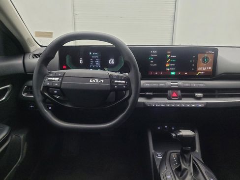 Used 2025 Kia K4 FWD image 22