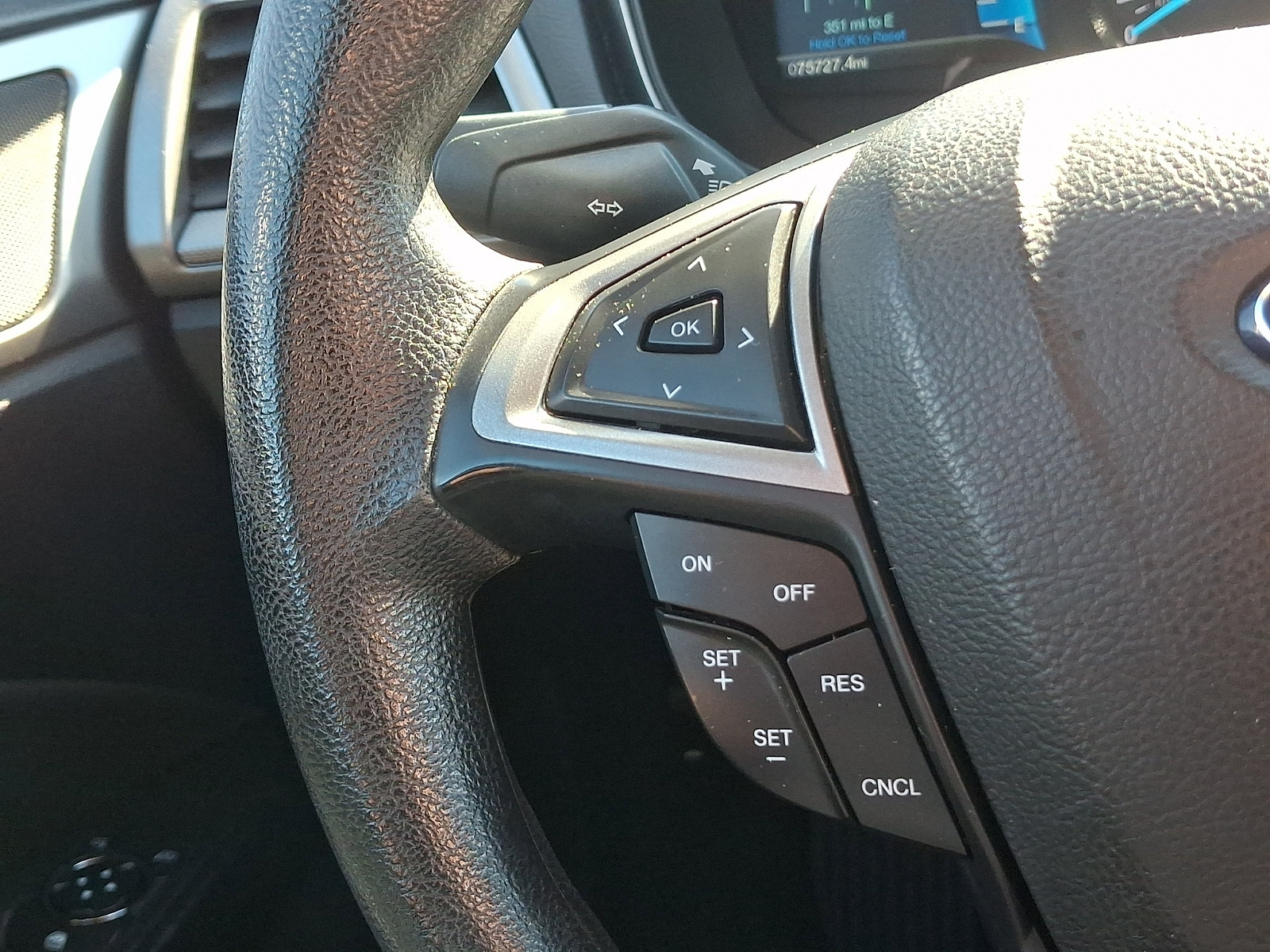 Used 2018 Ford Fusion SE w/ Fusion SE Technology Package FWD image 20