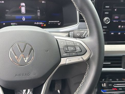 Used 2025 Volkswagen Taos SE FWD image 25