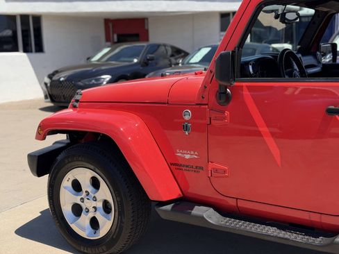 Used 2013 Jeep Wrangler Unlimited Sahara w/ Connectivity Group AWD/4WD image 13
