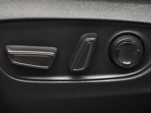 Used 2024 Toyota Sienna XLE FWD image 14