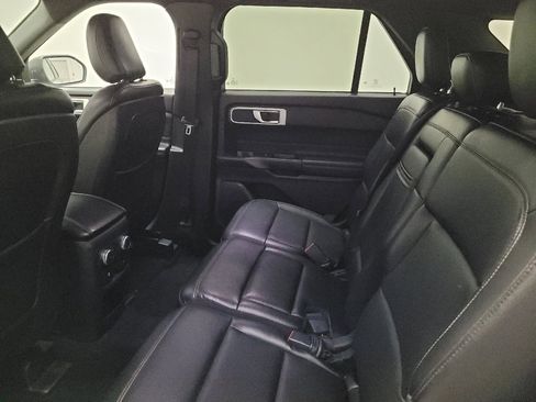 Used 2020 Ford Explorer XLT w/ Equipment Group 202A RWD image 18