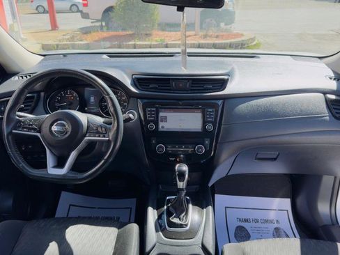 Used 2017 Nissan Rogue SV w/ SV Premium Package image 25