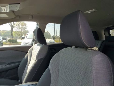 Used 2023 Nissan Rogue SV FWD image 16