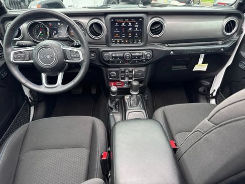 Used 2023 Jeep Wrangler Unlimited Rubicon 4xe w/ Steel Bumper Group AWD/4WD image 5