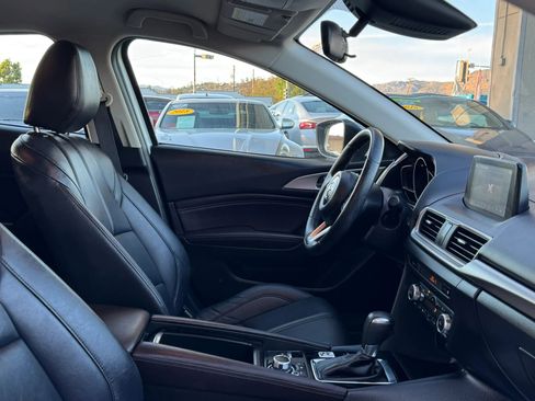 Used 2018 MAZDA MAZDA3 Touring FWD image 10