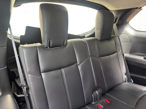 Used 2019 Nissan Pathfinder SL AWD/4WD image 41