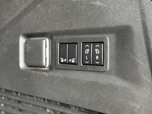 Used 2022 GMC Yukon Denali image 55