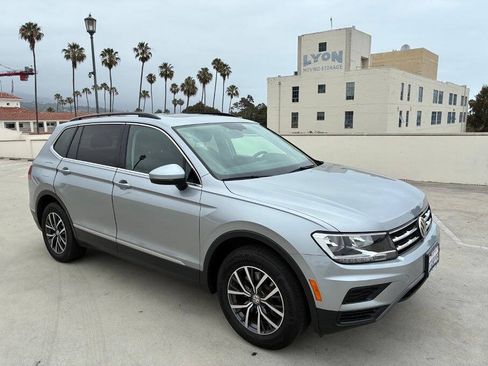 Used 2020 Volkswagen Tiguan SE w/ Panoramic Sunroof Package FWD image 6