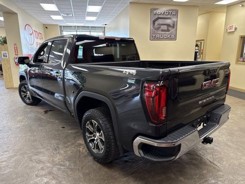 Used 2024 GMC Sierra 1500 SLT AWD/4WD image 10