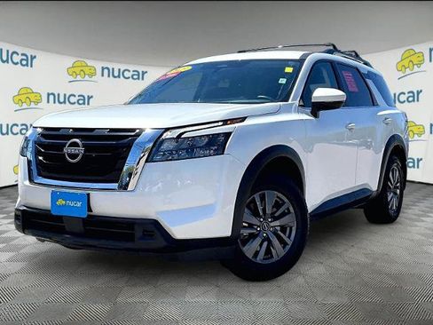 Used 2023 Nissan Pathfinder SV AWD/4WD image 3
