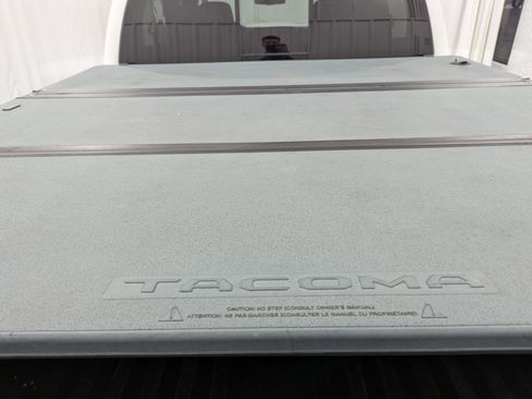 Used 2018 Toyota Tacoma SR image 11