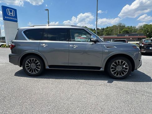 Used 2022 Nissan Armada Platinum w/ Captain's Chairs Package AWD/4WD image 3