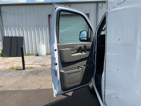 Used 2019 Chevrolet Express 3500 w/ Power Convenience Package RWD image 11
