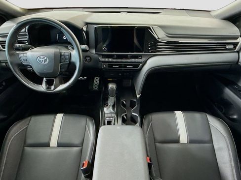 Used 2025 Toyota Camry SE image 13