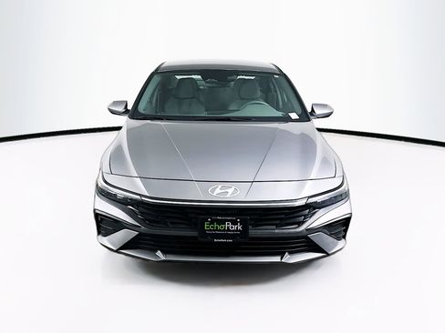 Used 2024 Hyundai Elantra SEL image 2