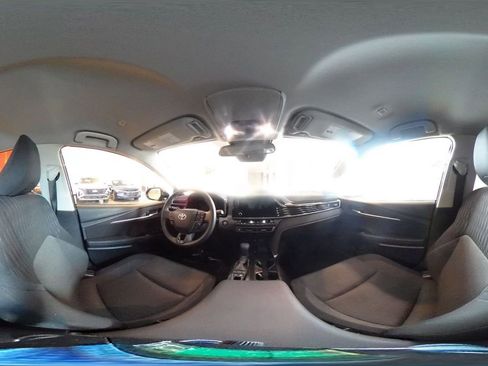 Used 2025 Toyota Camry LE image 41