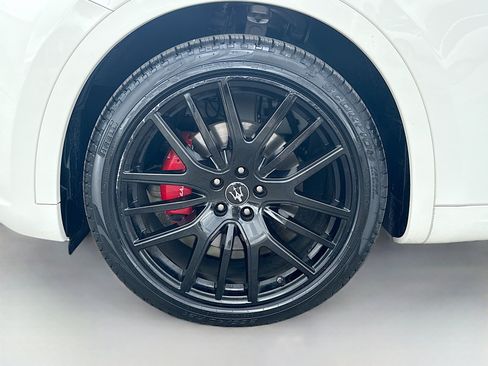 Used 2022 Maserati Levante GT AWD/4WD image 41