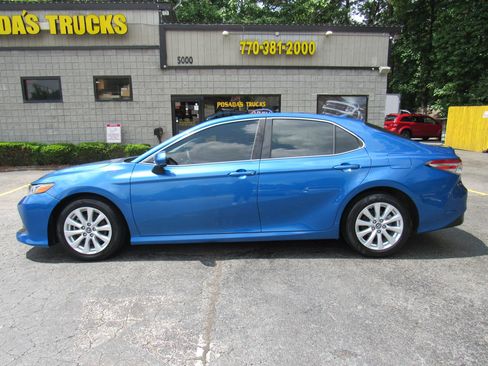 Used 2019 Toyota Camry LE FWD image 4