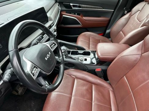 Used 2023 Kia Telluride EX w/ EX Captain's Chair Package FWD image 13