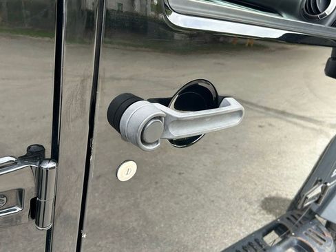 Used 2018 Jeep Wrangler Unlimited Sport S AWD/4WD image 29