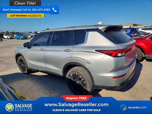 Used 2022 Mitsubishi Outlander SE FWD image 3
