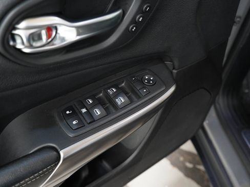 Used 2019 Jeep Cherokee Limited AWD/4WD image 19