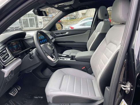 Used 2024 Volkswagen Atlas Cross Sport SEL R-Line AWD/4WD image 15