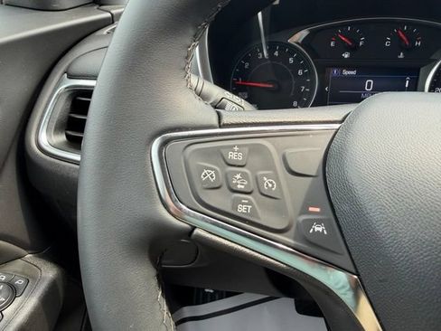 Used 2024 Chevrolet Equinox LT FWD image 30