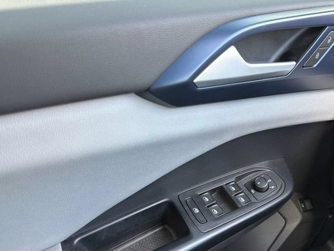 Certified 2022 Volkswagen Taos SE FWD image 12