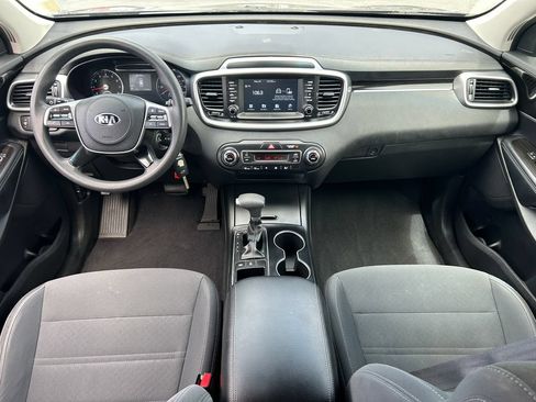 Used 2019 Kia Sorento AWD V6 image 28