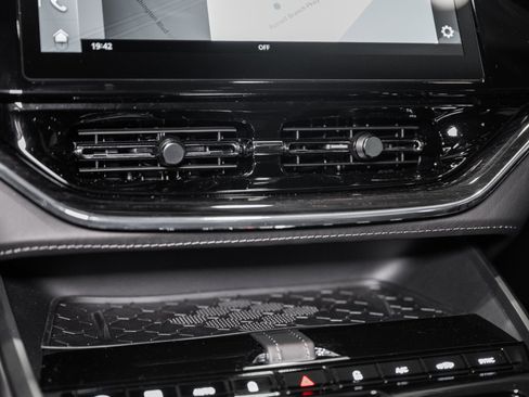 New 2026 Aston Martin DBX 707 image 30