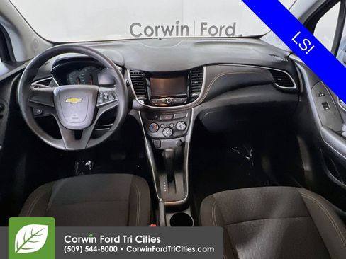 Used 2017 Chevrolet Trax LS AWD/4WD image 7