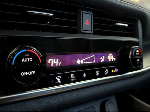 Used 2023 Nissan Rogue SV image 9