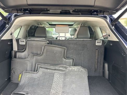 Used 2023 Toyota Highlander Platinum FWD image 10