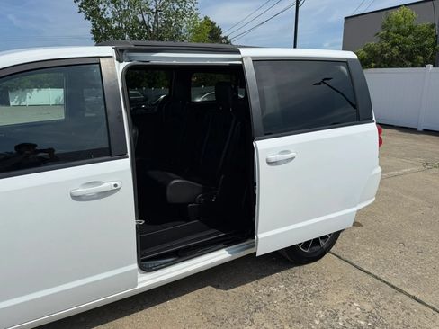 Used 2018 Dodge Grand Caravan SXT w/ Driver Convenience Group FWD image 20
