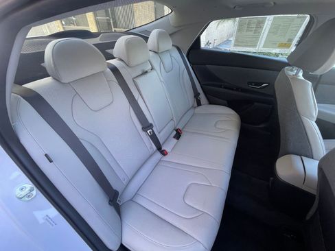 Used 2025 Hyundai Elantra Limited image 40