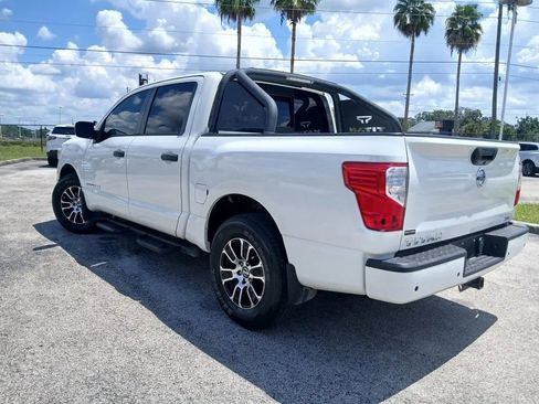 Used 2022 Nissan Titan SV w/ SV Convenience Package image 6