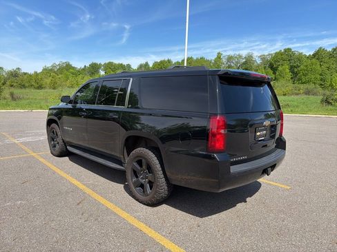 Used 2019 Chevrolet Suburban LT AWD/4WD image 6