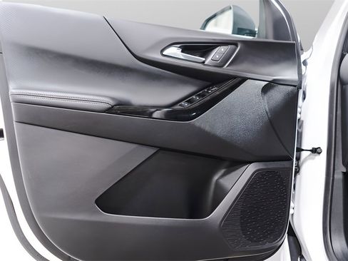 Used 2025 Chevrolet Equinox LT image 25