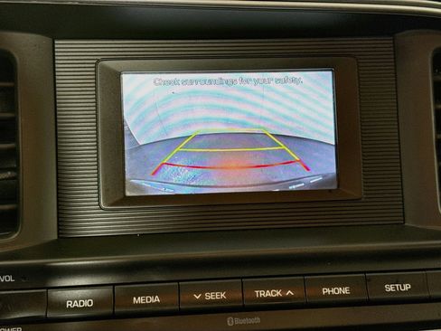 Used 2020 Hyundai Elantra SE w/ Cargo Package (C1) FWD image 19